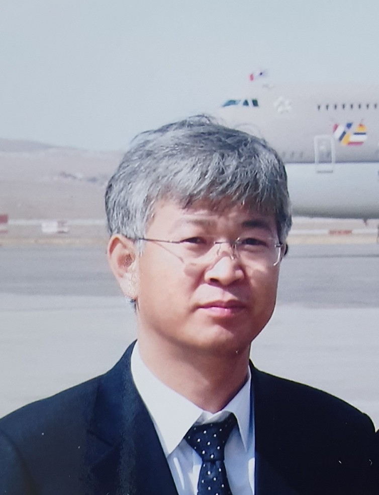 국가정보 전문  홍윤근  박사